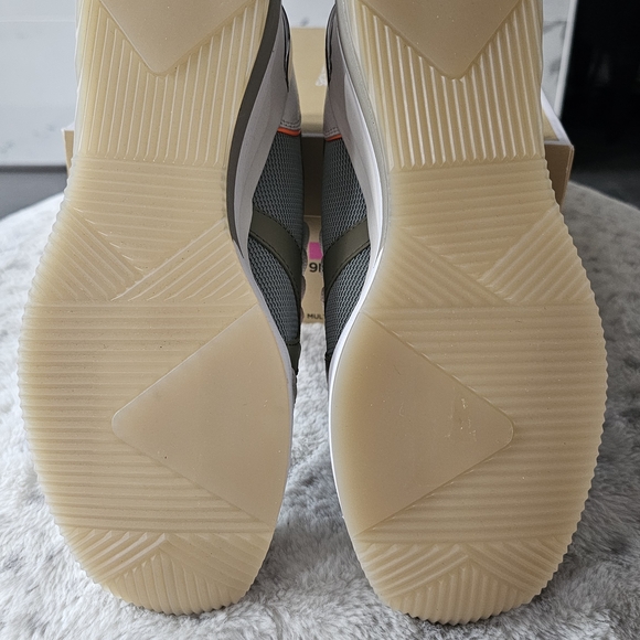 MICHAEL Michael Kors LIV TRAINER Sneakers in White, Green, and Orange - 9M - NIB - Picture 6 of 8